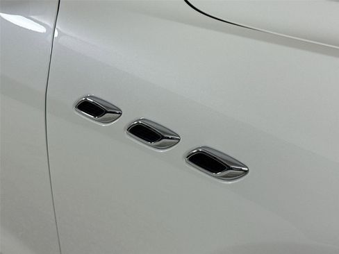 Used 2019 Maserati Levante S GranSport image 39