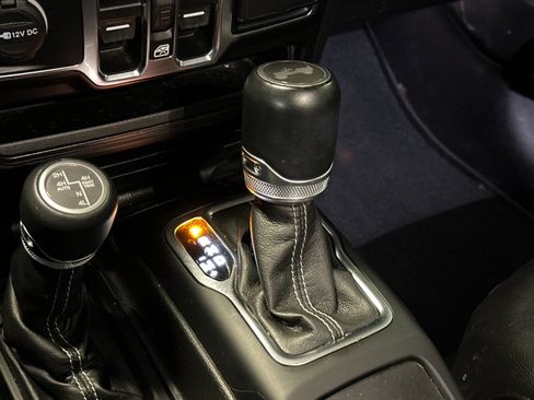 Used 2022 Jeep Wrangler Unlimited Sahara w/ Safety Group image 21