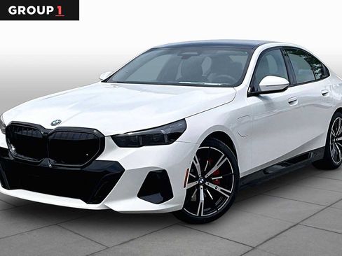 New 2027 BMW 550e xDrive AWD/4WD image 1