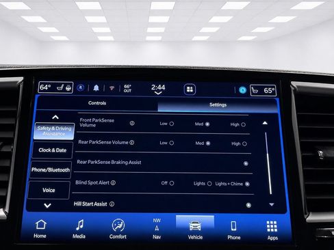 Used 2021 Chrysler Pacifica Limited w/ Uconnect Theater Family Group AWD/4WD image 43