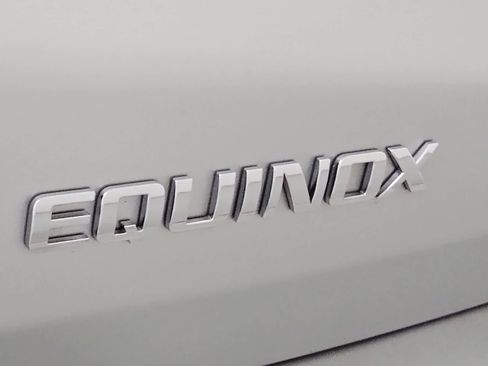 Used 2018 Chevrolet Equinox LT FWD image 12