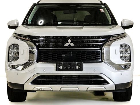 Used 2024 Mitsubishi Outlander SE AWD/4WD image 2