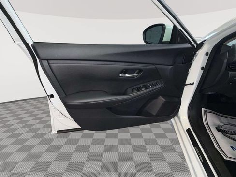 Used 2025 Nissan Sentra SV FWD image 28