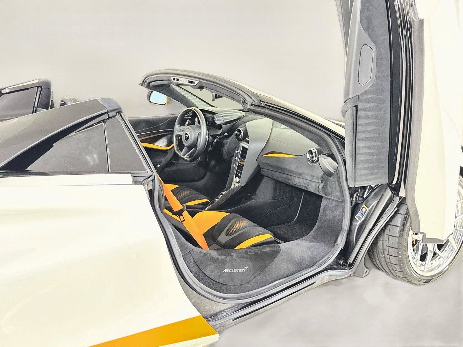 Used 2024 McLaren 750S Spider RWD image 26