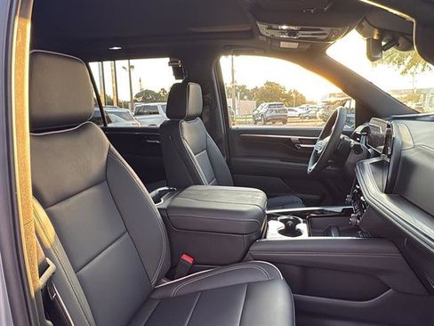 New 2025 Chevrolet Suburban Premier w/ Sun And Tow Package image 9