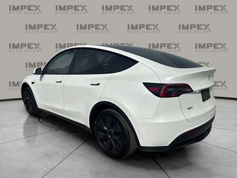 Used 2025 Tesla Model Y Long Range image 3