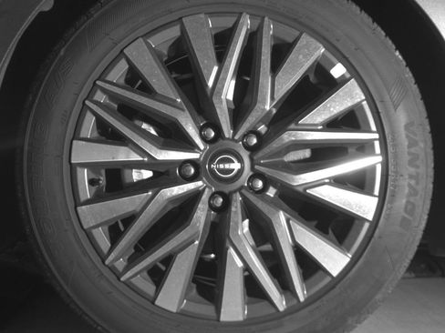 Used 2025 Nissan Altima 2.5 SV FWD image 12