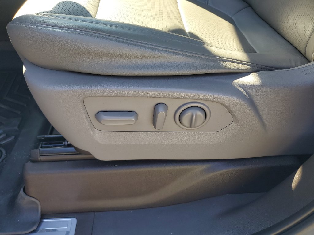 Used 2019 GMC Sierra 1500 SLT w/ SLT Premium Plus Package RWD image 16
