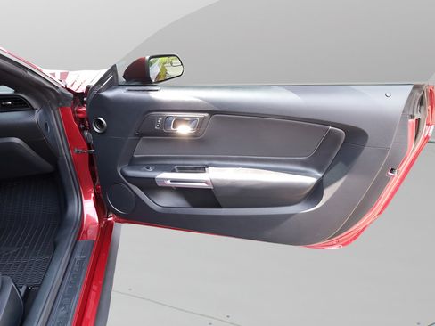 Used 2015 Ford Mustang Coupe RWD image 16