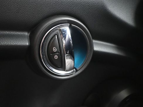 Used 2017 MINI Cooper Convertible image 27