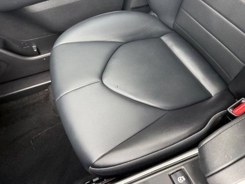 Used 2022 Toyota Highlander XLE FWD image 27