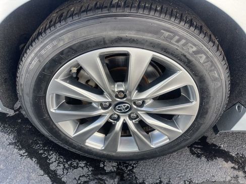 Used 2017 Toyota Camry XLE image 26