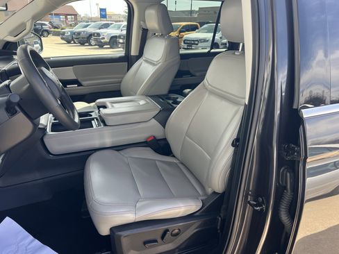 Used 2025 Ford Expedition Active image 13