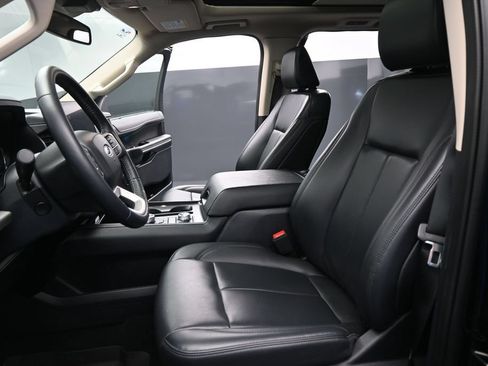 Used 2024 Ford Expedition XLT AWD/4WD image 9