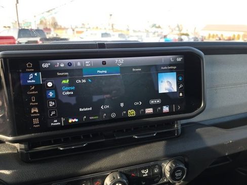 Used 2024 Jeep Gladiator Sport image 24