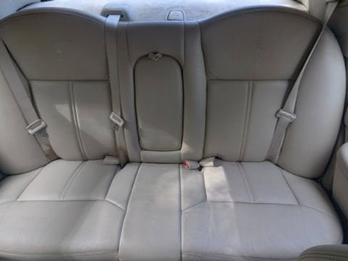 Used 2011 Lincoln Town Car Signature Limited image 20