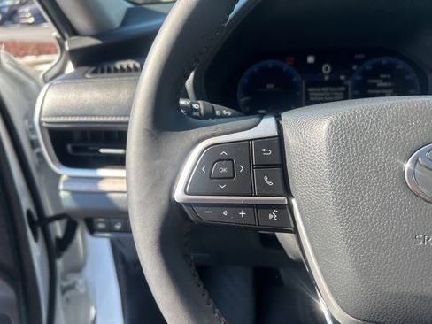 Used 2024 Toyota Grand Highlander Limited image 18