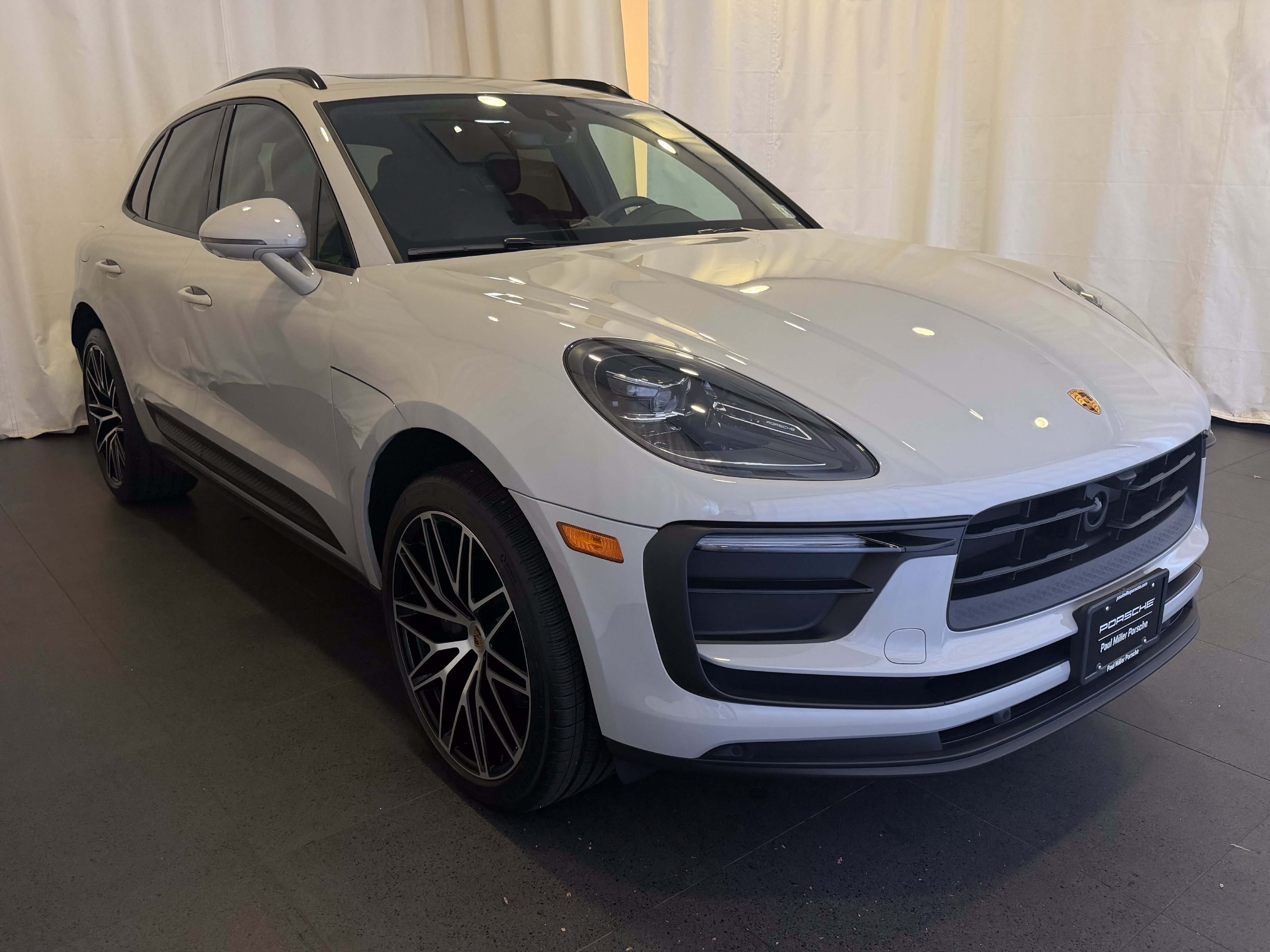 Certified 2026 Porsche Macan AWD/4WD image 7