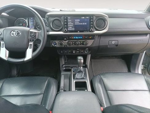 Used 2021 Toyota Tacoma Limited AWD/4WD image 10