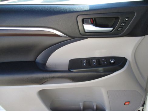 Used 2016 Toyota Highlander Limited image 34