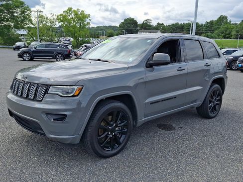Used 2022 Jeep Grand Cherokee Laredo X AWD/4WD image 4