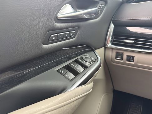 Certified 2022 Cadillac XT4 Premium Luxury w/ Enhanced Visibility Package image 27