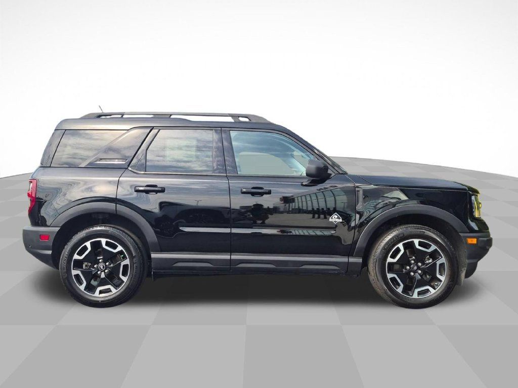 Used 2024 Ford Bronco Sport Outer Banks AWD/4WD image 2