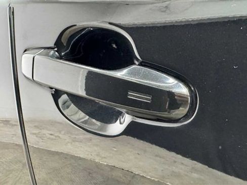 Used 2020 Toyota C-HR XLE image 11