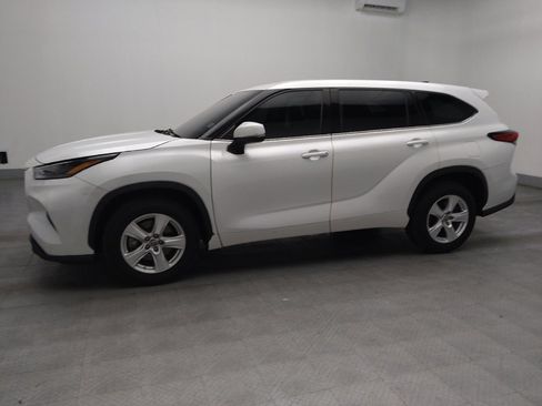 Used 2022 Toyota Highlander L image 2