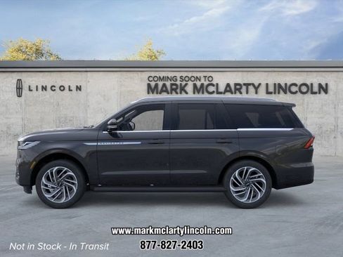 New 2026 Lincoln Navigator Premiere AWD/4WD image 3