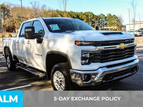 Used 2025 Chevrolet Silverado 2500 LT w/ Convenience Package AWD/4WD image 4