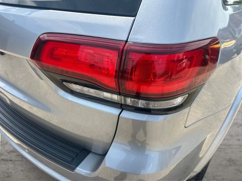 Used 2020 Jeep Grand Cherokee Altitude AWD/4WD image 22