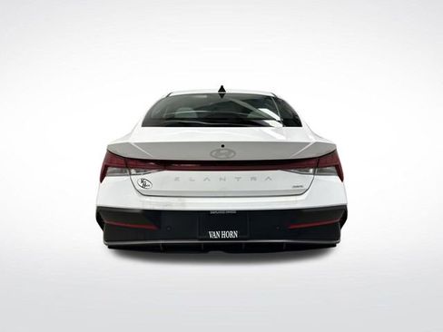Used 2024 Hyundai Elantra Limited image 15