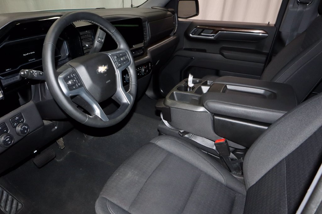 Used 2023 Chevrolet Silverado 1500 LT AWD/4WD image 24
