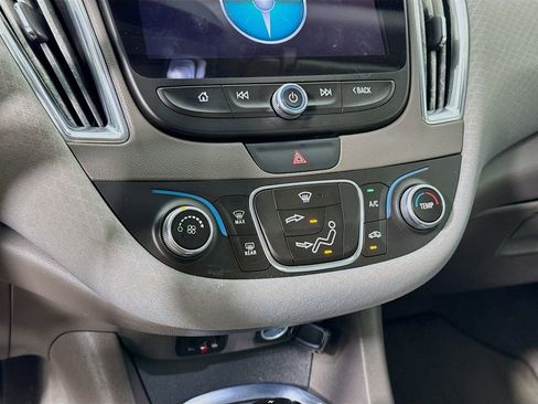 Used 2018 Chevrolet Malibu LT image 16