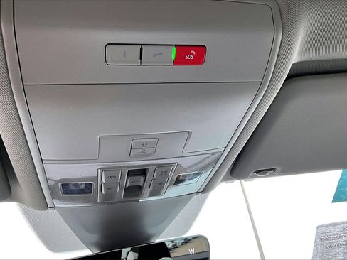 Used 2023 Volkswagen Atlas SEL R-Line image 28