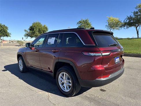 Used 2025 Jeep Grand Cherokee Laredo X image 7