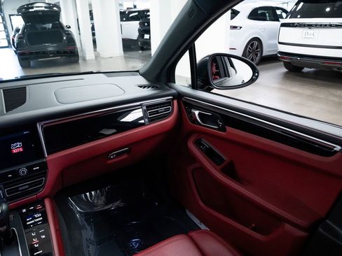 Used 2024 Porsche Macan S image 11