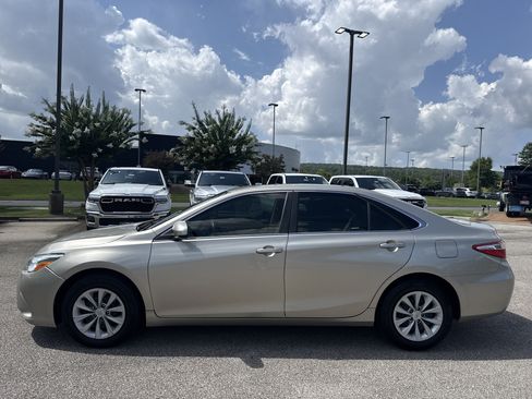 Used 2015 Toyota Camry LE FWD image 4
