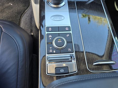 Used 2020 Land Rover Range Rover Long Wheelbase Autobiography image 21