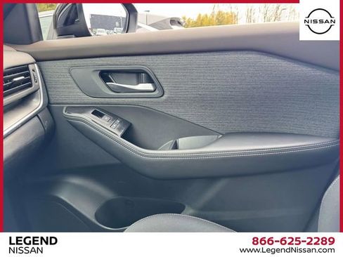Used 2023 Nissan Rogue SV image 35
