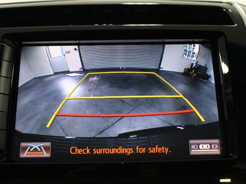 Used 2013 Toyota Land Cruiser AWD/4WD image 50