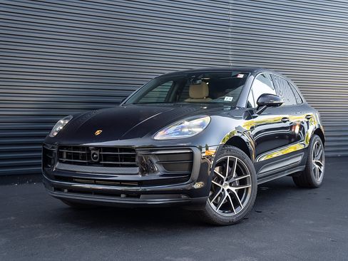 Used 2026 Porsche Macan AWD/4WD image 1