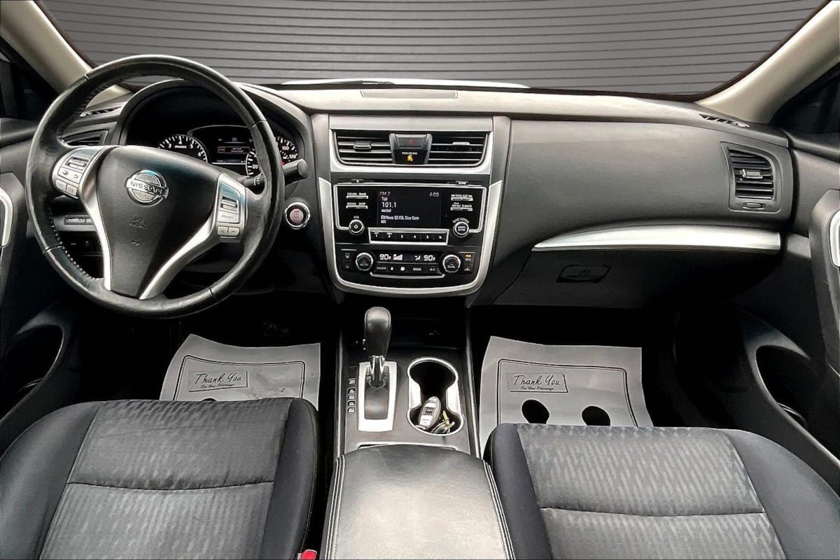 Used 2017 Nissan Altima 2.5 SV w/ Convenience Package FWD image 7