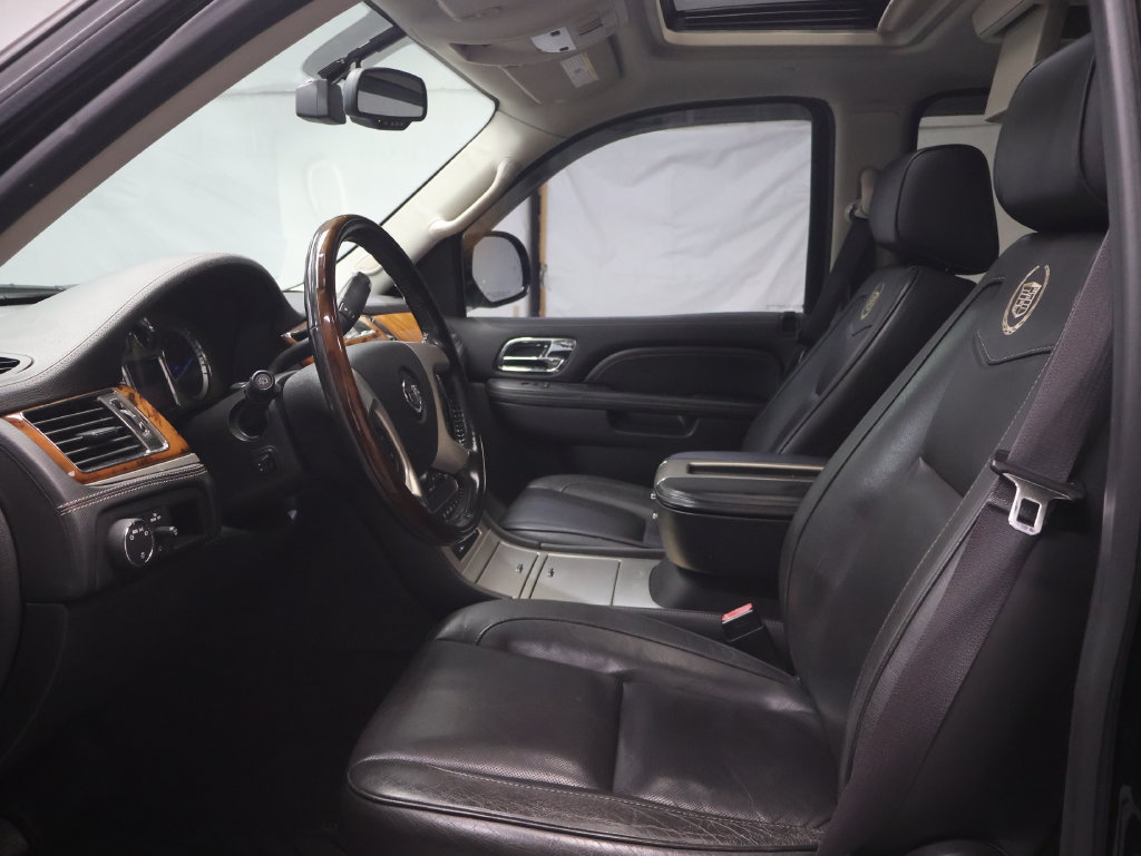 Used 2013 Cadillac Escalade ESV Platinum RWD image 19
