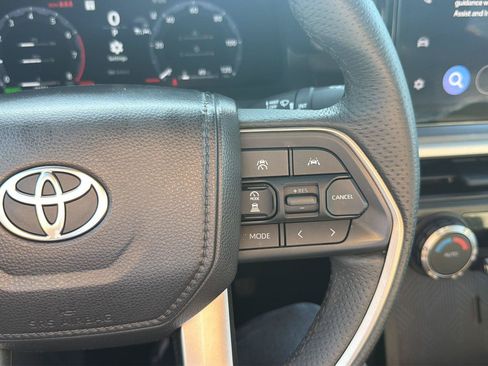 Certified 2025 Toyota Tacoma TRD Off-Road AWD/4WD image 25