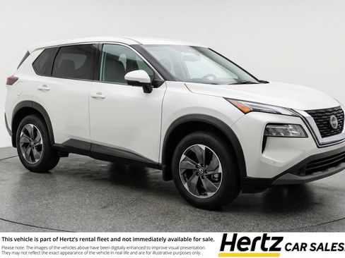 Used 2025 Nissan Rogue SV image 1