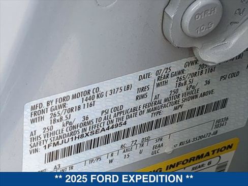 Used 2025 Ford Expedition Active RWD image 24