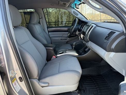 Used 2015 Toyota Tacoma PreRunner image 36