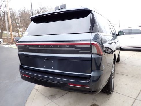 New 2025 Lincoln Navigator Reserve image 13